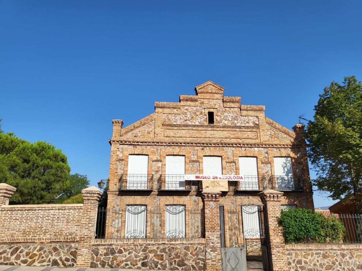Casa Oasis Puertollano, Una Casa Rural En Puertollano, Agradable, Con Piscina En Zona Tranquila Extérieur photo